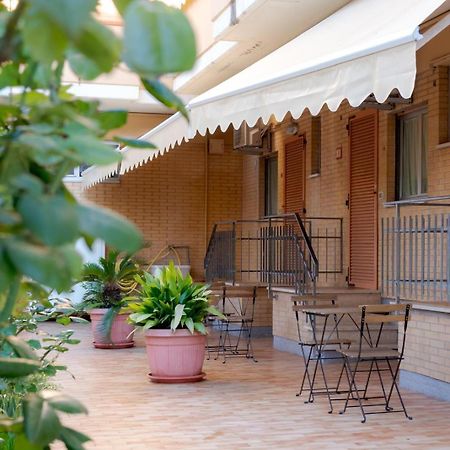 Affittacamere Il Giardino Alba Adriatica Eksteriør billede